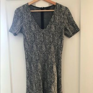 Theory - black & white Nikay V Parcel dress-size 4